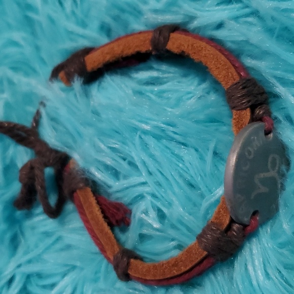 Capricorn hemp in leather bracelet - Picture 2 of 2